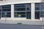 Local en venta en Calle Ciudad de Toledo, 1, Ávila, 05004 con puerta, accesorio, edificio, asfalto, material compuesto, fachada, superficie de la carretera, edificio comercial, rectángulo y ventana alrededor