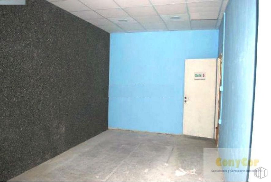 Local en venta en Calle Monte Albillo, Algete, Madrid, 28110 con puerta, propiedad, accesorio, edificio, suelo, piso, pintura, material compuesto, madera y gas alrededor