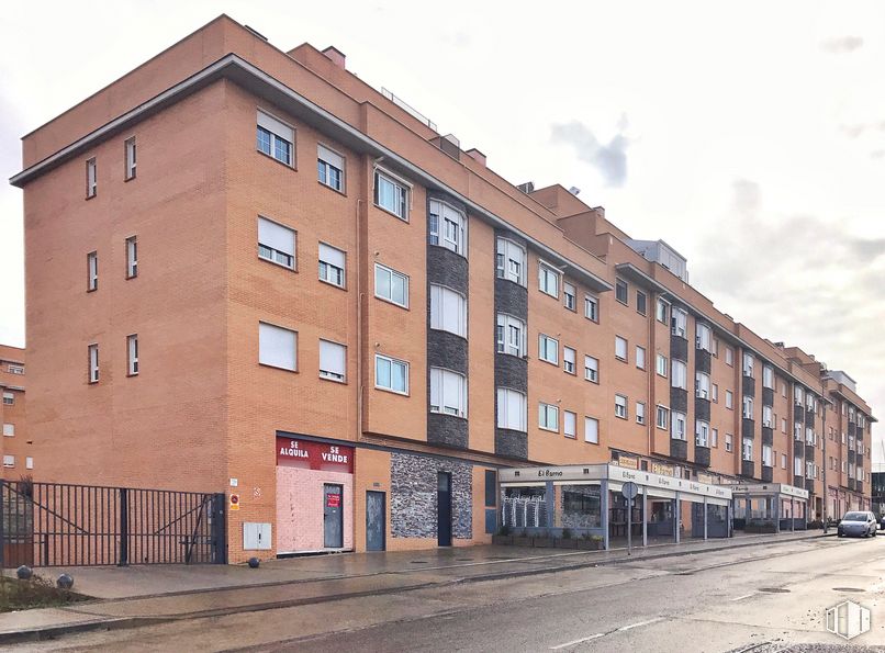 Retail for sale & for rent at Calle Narváez, 4, Valdemoro, Madrid, 28342 with building, sky, property, window, cloud, architecture, urban design, brick, condominium and neighbourhood around