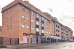 Retail for sale & for rent at Calle Narváez, 4, Valdemoro, Madrid, 28342 with building, sky, property, window, cloud, architecture, urban design, brick, condominium and neighbourhood around