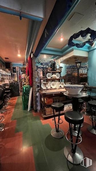 Retail for sale at Calle Galileo, Chamberí, Madrid, 28015 with stool, furniture, interior design, floor, shelf, retail, flooring, building, table and automotive design around