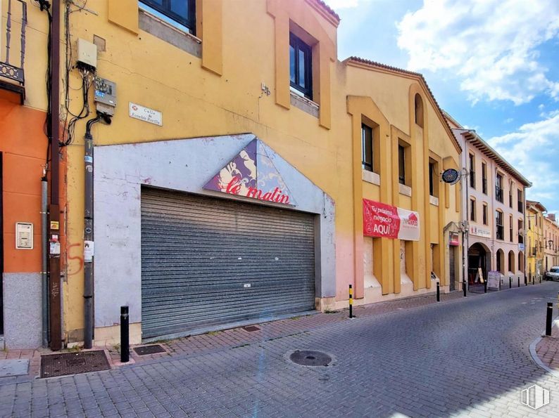 Retail for sale at Calle Eusebio Revilla, Arévalo, Ávila, 05200 with window, building, cloud, property, sky, road surface, asphalt, house, neighbourhood and urban design around