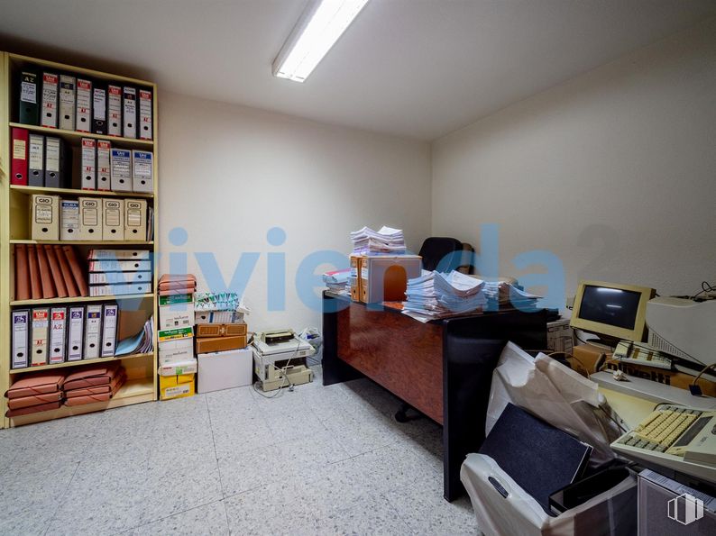 Office for sale at Calle Doctor Esquerdo, Retiro, Madrid, 28007 with computer monitor, lighting, light fixture, bookcase, building, shelf, interior design, shelving, floor and comfort around