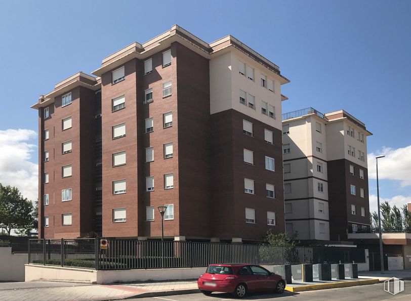 Local en alquiler y venta en Calle Ernesto Che Guevara, 11, Fuenlabrada, Madrid, 28942 con coche, edificio, cielo, nube, rueda, neumático, vehículo, ventana, infraestructura y condominio alrededor