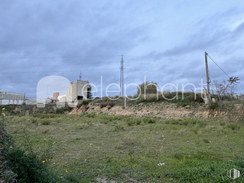 Land for sale at Polígono Las Nieves, Móstoles, Madrid, 28935 with building, cloud, sky, plant, plant community, natural landscape, land lot, plain, grassland and electricity around