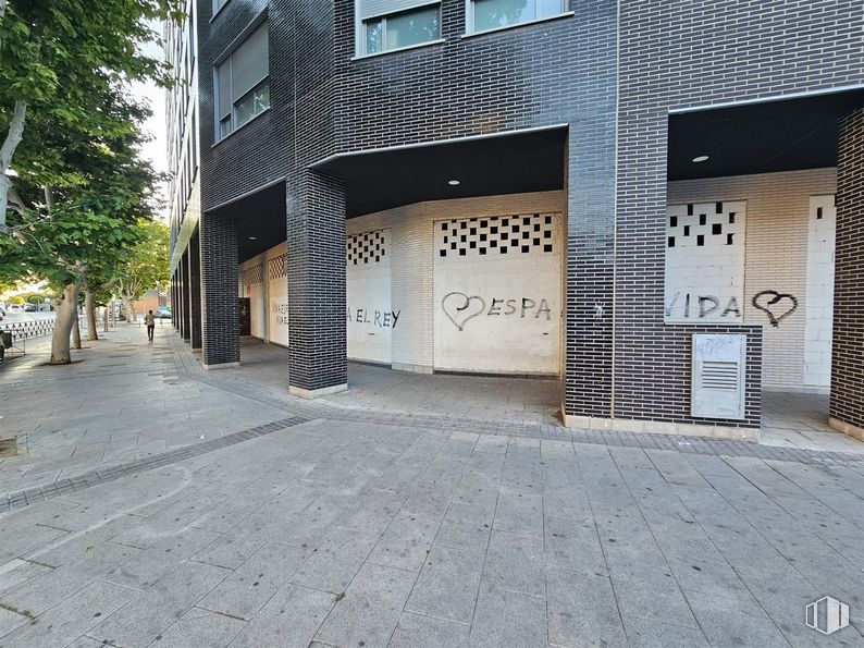 Local en alquiler en Paseo Estación Santa Eugenia, 5, Arganda del Rey, Madrid, 28500 con ventana, superficie de la carretera, asfalto, árbol, diseño urbano, madera, sombra, acera, material compuesto y fachada alrededor