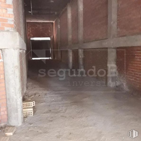 Retail for sale at Calle Arrabal San Lázaro, 11, Ocaña, Toledo, 45300 with fixture, wood, building material, floor, composite material, brickwork, brick, gas, flooring and concrete around