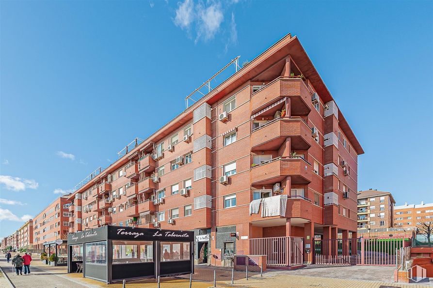 Local en alquiler en Calle Mercurio, 6, Valdemoro, Madrid, 28340 con edificio, cielo, nube, propiedad, ventana, luz de la calle, condominio, bloque de pisos, diseño urbano y casa alrededor