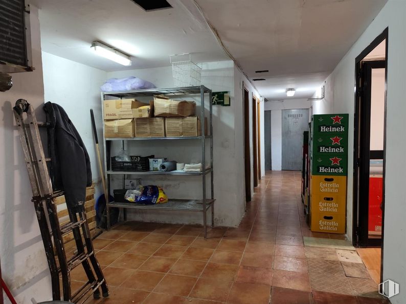 Local en venta en Calle Grande, 27, Seseña, Toledo, 45223 con escalera, mueble, edificio, interiorismo, estante, suelo, madera, suelos, electrodoméstico y aparato de cocina alrededor