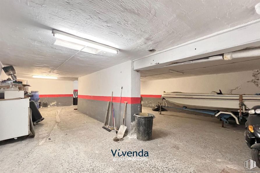 Local en venta en Zona Villaverde Alto, Villaverde, Madrid, 28021 con neumático, rueda, suelo, suelos, techo, hormigón, sótano, garaje, hall y aparcamiento alrededor