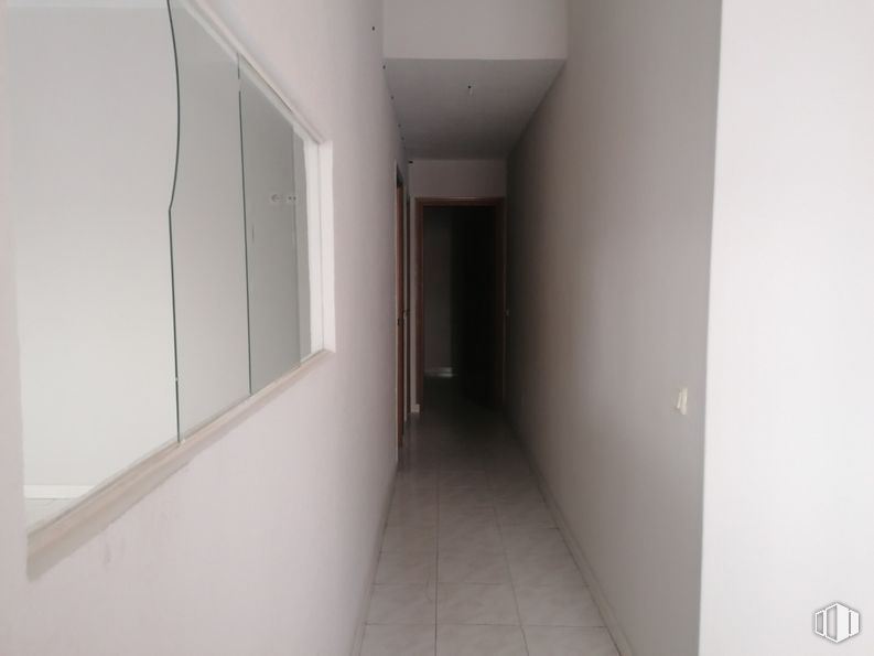 Retail for rent at Calle Mayor, Valdilecha, Madrid, 28511 with mirror, fixture, wood, flooring, ceiling, building, hall, composite material, plaster and event around