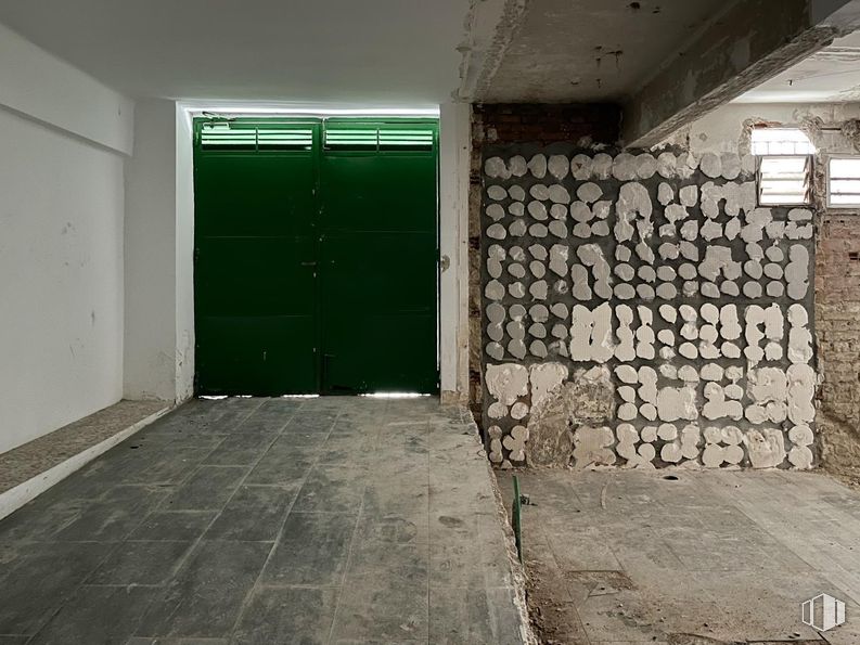 Retail for rent at Zona Prosperidad, Chamartín, Madrid, 28002 with door, wall, flooring, floor, composite material, concrete, brickwork, building material, brick and plaster around