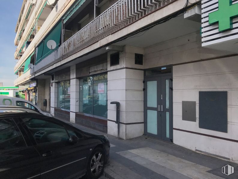 Local en alquiler y venta en Avenida Ejército, 42, Arganda del Rey, Madrid, 28500 con rueda, coche, puerta, luz de estacionamiento automotriz, neumático, edificio, vehículo, iluminación automotriz, ventana y diseño automotriz alrededor