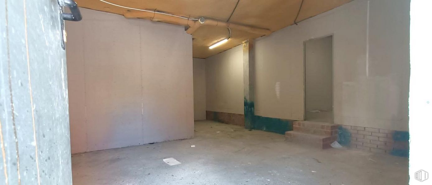 Retail for sale at Los Valles - Sanz Vázquez - El Fuerte, Guadalajara, 19005 with floor, flooring, wood, building, ceiling, fixture, hardwood, concrete, gas and plaster around