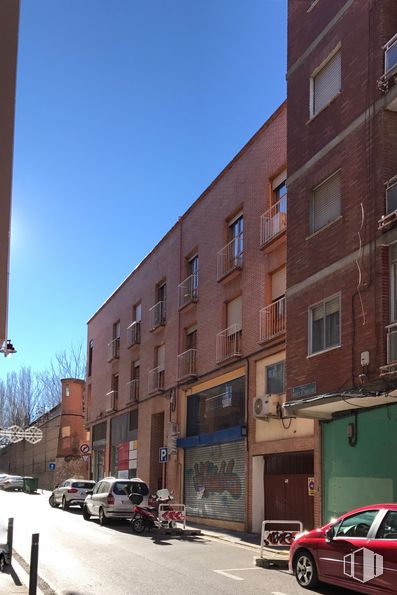 Retail for sale & for rent at Calle Alonso Núñez de Reinoso, 11, Guadalajara, 19002 with car, building, window, tire, sky, wheel, land vehicle, property, vehicle and architecture around