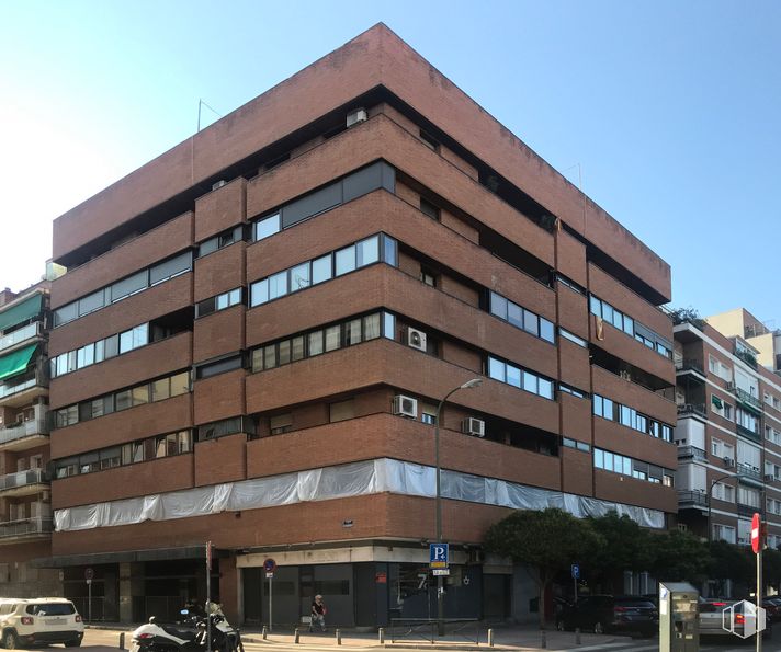 Local en alquiler en Calle Cochabamba, Chamartín, Madrid, 28016 con edificio, cielo, durante el día, coche, bloque de pisos, luz de la calle, diseño urbano, ventana, condominio y rueda alrededor