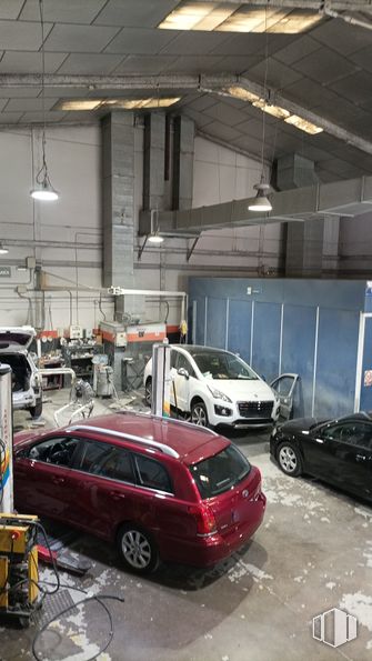 Nave en alquiler y venta en Calle Puerto de San Glorio, Leganés, Madrid, 28914 con coche, rueda, neumático, vehículo, luz de estacionamiento, vehículo de motor, diseño automovilístico, neumático de automoción, exterior del automóvil y aparcamiento alrededor