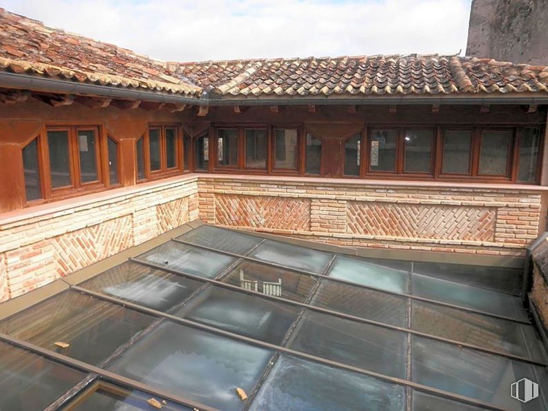 Retail for sale at Zona Centro, Sepúlveda, Segovia, 40300 with window, sky, cloud, wood, facade, roof, symmetry, leisure, chinese architecture and building around