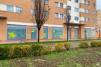 Retail for sale at Calle Camino de Santiago, 21, Fuencarral - El Pardo, Madrid, 28050 with building, window, plant, daytime, property, urban design, vegetation, woody plant, neighbourhood and paint around