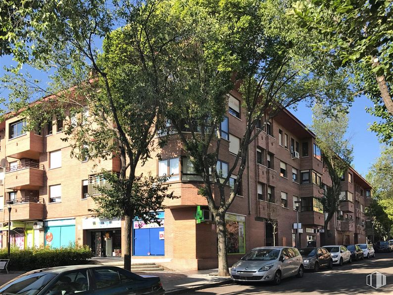 Local en venta en Avenida Viñuelas, 41, Tres Cantos, Madrid, 28760 con coche, edificio, ventana, vehículo, rueda, neumático, árbol, cielo, diseño urbano y condominio alrededor