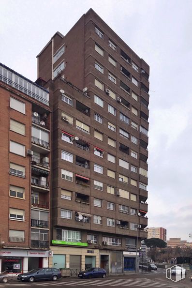 Office for sale & for rent at Calle Ronda Cañillo, 35, Talavera de la Reina, Toledo, 45600 with window, building, daytime, sky, cloud, urban design, tower block, condominium, house and brick around