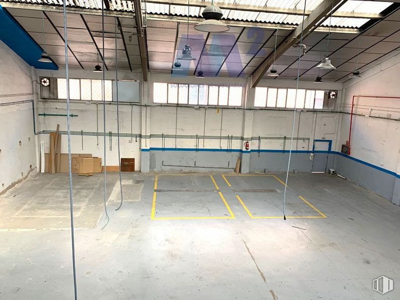 Nave en venta en Polígono industrial Alcobendas, Alcobendas, Madrid, 28100 con edificio, pabellón, hall, suelos, suelo, techo, aparcamiento, material compuesto, hormigón y accesorio alrededor