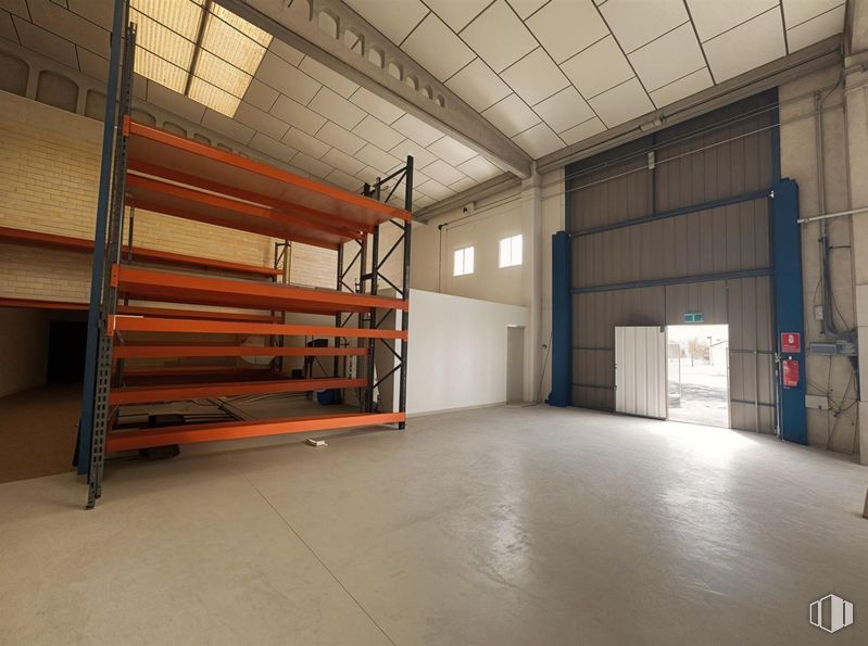 Industrial for sale at Polígono industrial Río de Janeiro, Algete, Madrid, 28110 with building, wood, hall, interior design, floor, flooring, house, field house, hardwood and ceiling around