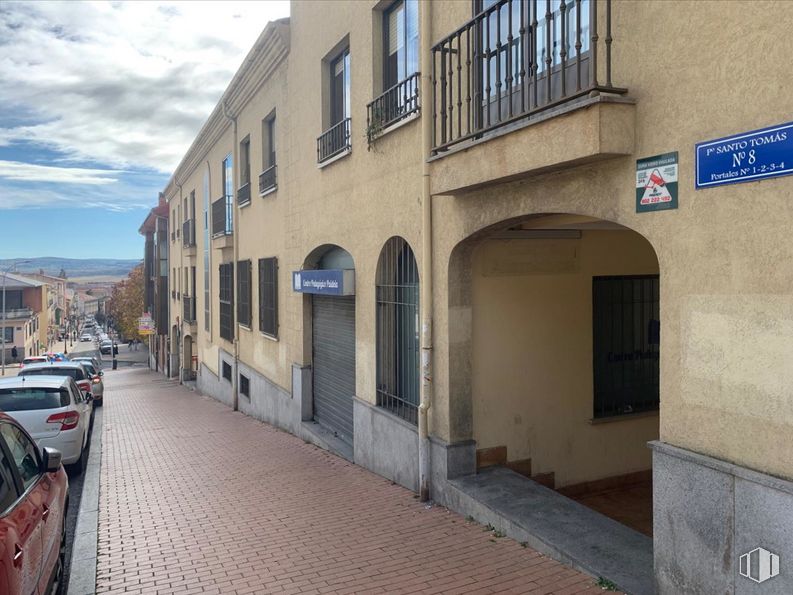 Local en venta en Paseo Santo Tomás, Ávila, 05003 con coche, ventana, nube, cielo, edificio, superficie de la carretera, diseño urbano, puerta, fachada y zona residencial alrededor