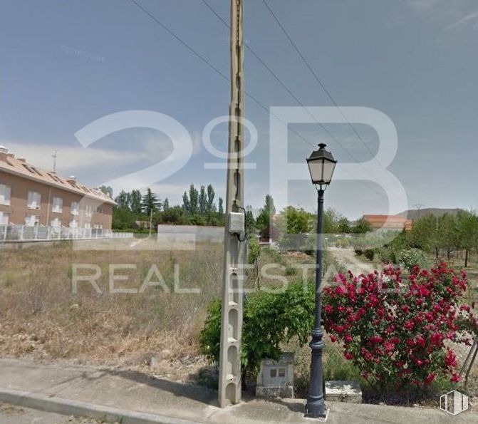 Land for sale at Calle Ferroviarios , 11, Humanes, Guadalajara, 19220 with building, street light, plant, sky, land lot, line, window, landscape, rural area and electricity around