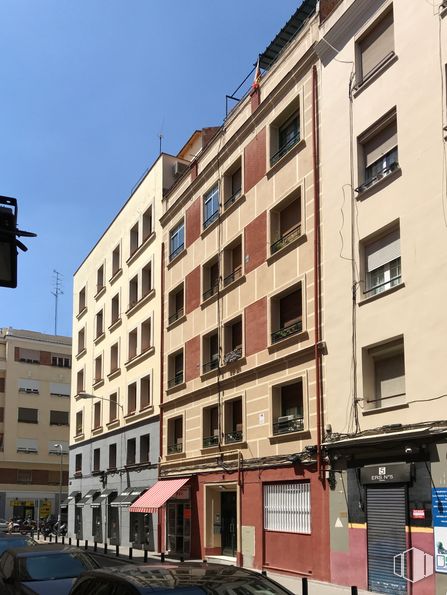 Local en venta en Calle María Panes, Chamberí, Madrid, 28003 con edificio, ventana, cielo, propiedad, condominio, diseño urbano, bloque de pisos, vehículo, edificio comercial y zona residencial alrededor