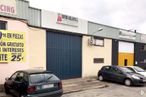 Industrial for sale at Calle Blasco de Garay, 9, Villalbilla, Madrid, 28810 with car, building, door, automotive parking light, tire, land vehicle, vehicle, wheel, sky and automotive tail & brake light around