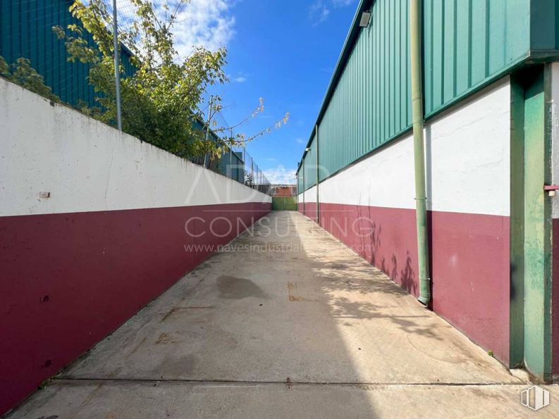 Industrial for sale at Calle Bronce, Cobeña, Madrid, 28863 with sports venue around