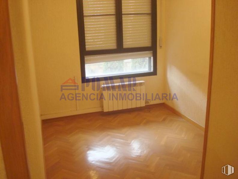 Oficina en alquiler en Calle Duque de Alba, 13, Ávila, 05001 con ventana, persiana de la ventana, accesorio, madera, sombra, edificio, suelo, piso, tinte para madera y madera dura alrededor