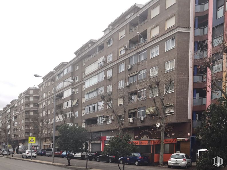 Local en alquiler y venta en Avenida Francisco Aguirre, 312, Talavera de la Reina, Toledo, 45600 con coche, edificio, vehículo terrestre, vehículo, cielo, ventana, rueda, infraestructura, neumático y bloque de torre alrededor