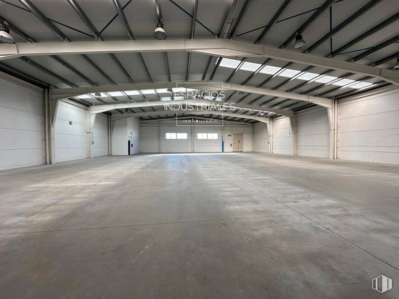 Nave en venta en Polígono Industrial Los Olivos, Getafe, Madrid, 28906 con suelo, suelos, accesorio, hall, techo, simetría, hormigón, carretera, ciudad y superficie de la carretera alrededor