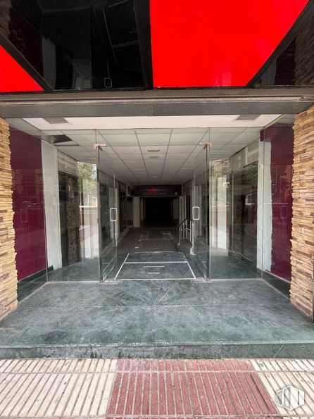 Local en venta en Calle Cáceres, Alcorcón, Madrid, 28922 con madera, superficie de la carretera, ladrillo, albañilería, suelos, suelo, sombra, material de construcción, gas y fachada alrededor