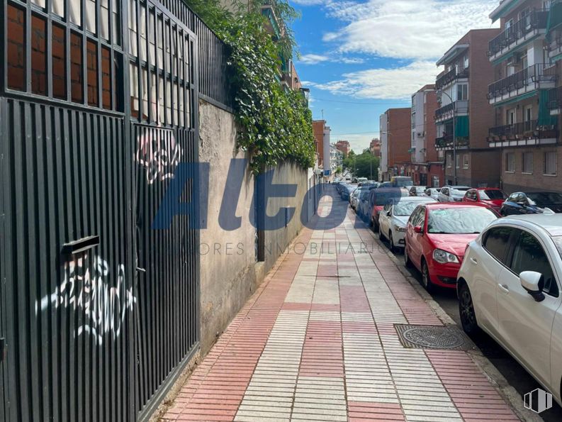 Local en venta en Calle San Narciso, San Blas - Canillejas, Madrid, 28022 con coche, neumático, rueda, edificio, nube, vehículo, ventana, infraestructura, superficie de la carretera y cielo alrededor