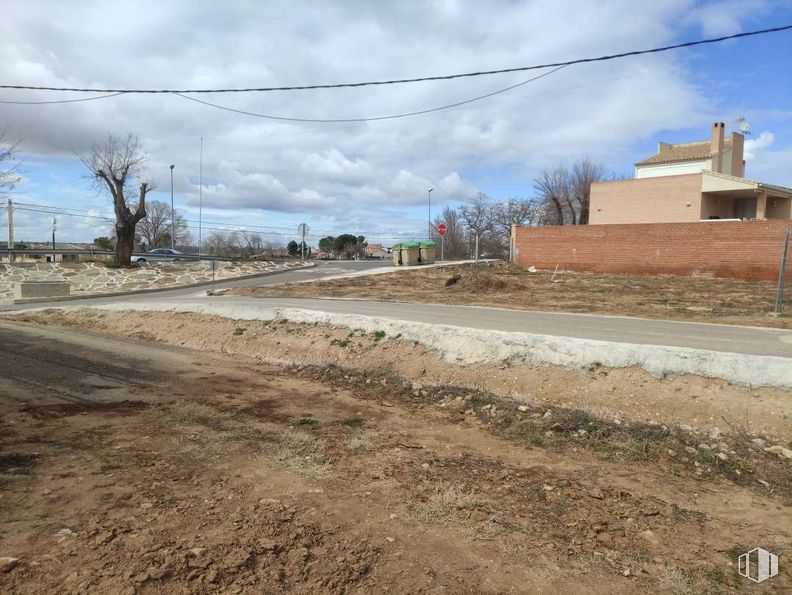 Land for sale at Carretera CM-4013, Layos, Toledo, 45123 with cloud, sky, tree, plant, road surface, asphalt, overhead power line, building, wood and residential area around