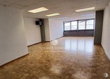 Office for rent at Glorieta Cuatro Caminos, Tetuán, Madrid, 28020 with light fixture, lighting, flooring, floor, glass, transparency, tile flooring, daylighting, headquarters and cleanliness around