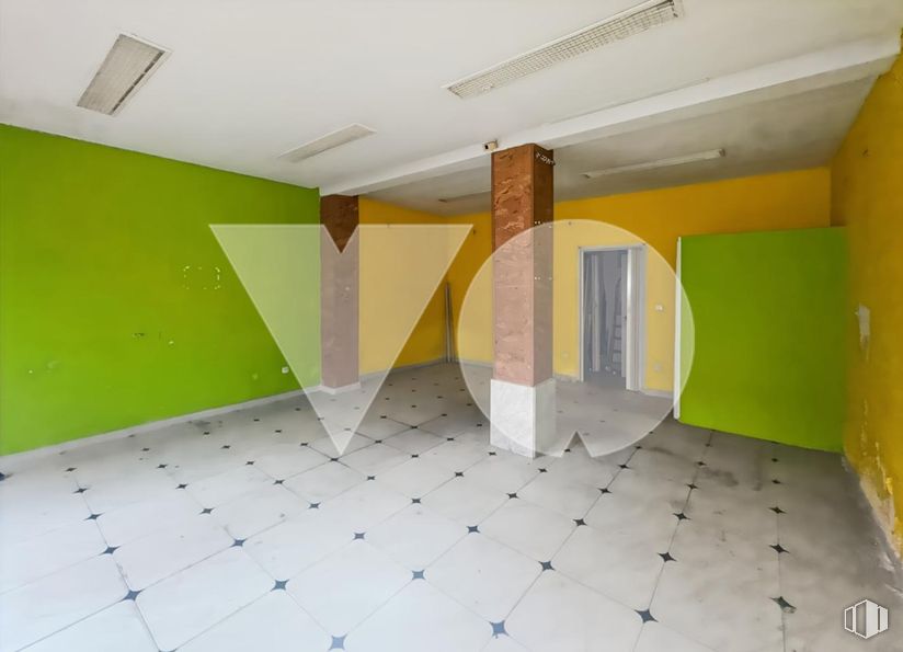 Retail for sale at Calle Biosca, Hortaleza, Madrid, 28043 with flooring, floor, ceiling, tile flooring, paint, tile, design, cleanliness, hall and plaster around