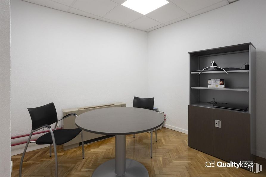 Oficina en venta en Calle Clara del Rey, Chamartín, Madrid, 28002 con silla, mesa, alumbrado, ebanistería, mueble, propiedad, edificio, interiorismo, suelos y cajón alrededor