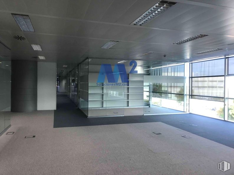 Oficina en alquiler en Calle Anabel Segura, Alcobendas, Madrid, 28108 con accesorio, suelos, edificio, techo, material compuesto, vidrio, espacio, hall, aluminio y edificio comercial alrededor