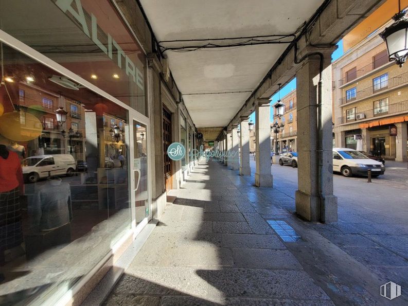 Retail for rent at Avenida Acueducto, Segovia, 40001 with person, street, composite material, sidewalk, concrete and shade around