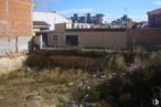 Land for sale at Calle Esquivias, 10, Yeles, Toledo, 45220 with house, plant, sky, building, property, window, cloud, land lot, residential area and grass around