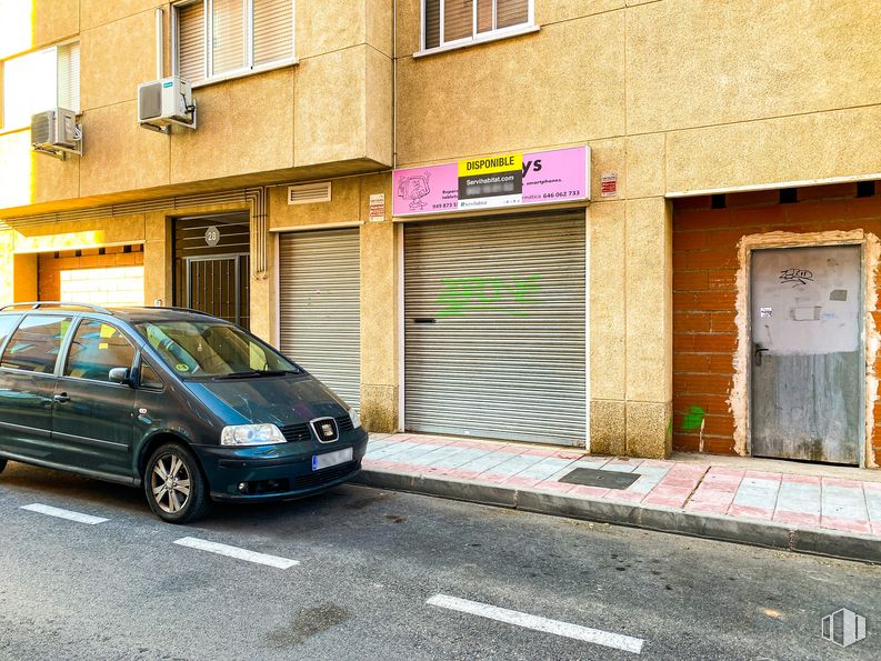 Retail for sale at Calle Toledo, 28, Azuqueca de Henares, Guadalajara, 19200 with wheel, van, window, door, automotive parking light, tire, car, land vehicle, vehicle and vehicle registration plate around