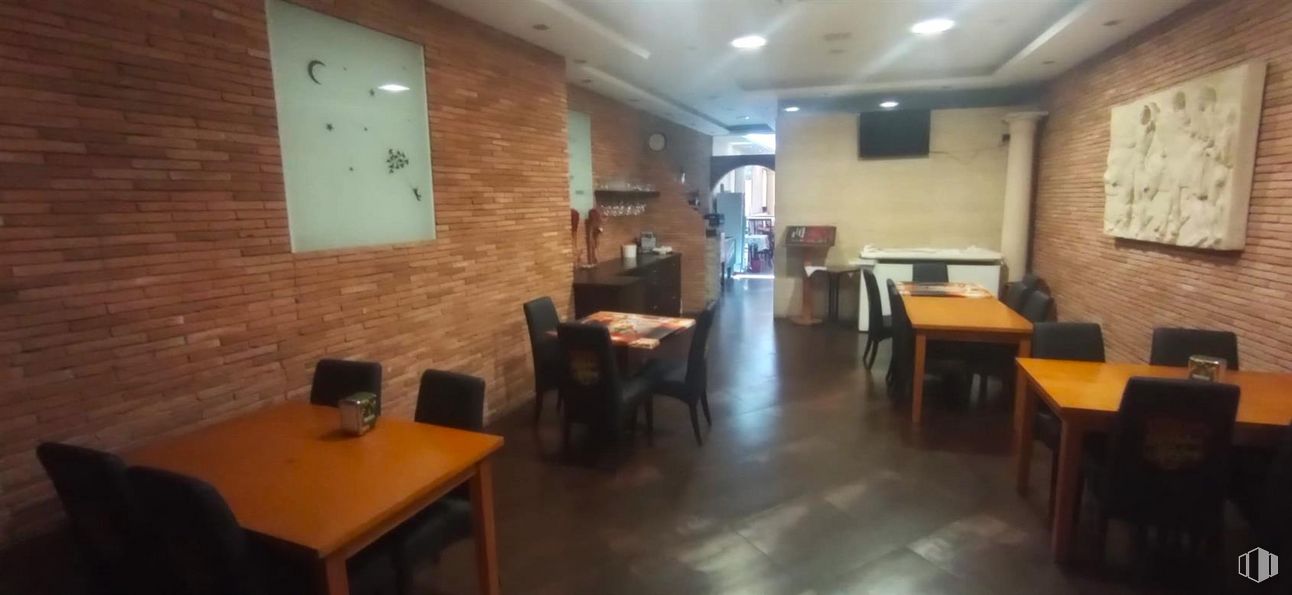 Retail for rent at Plaza España, 8, Meco, Madrid, 28880 with chair, kitchen & dining room table, table, furniture, interior design, lighting, wood, floor, flooring and hardwood around