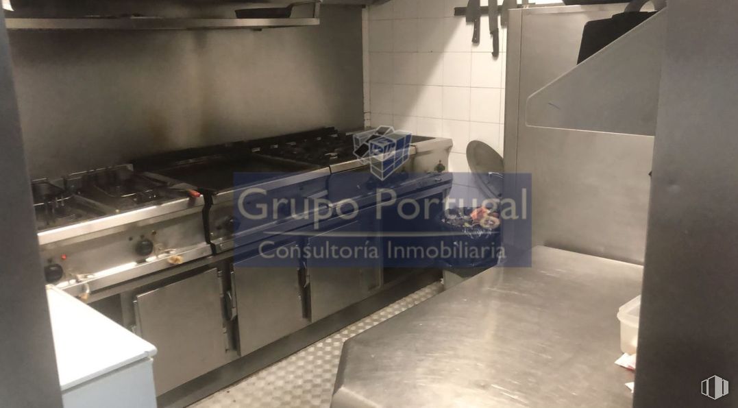 Local en alquiler en Zona MIrasierra, Fuencarral - El Pardo, Madrid, 28035 con electrodoméstico, aparato de cocina, electrodoméstico, cocina, cocina, estufa, máquina, estufa de gas, encimera y comida alrededor