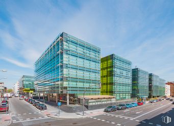 Office for rent at Calle Santa Leonor, 65, San Blas - Canillejas, Madrid, 28037 with building, cloud, sky, car, street light, vehicle, urban design, tower block, condominium and residential area around