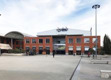 Retail for sale at C.C.Plaza Aluche, Avenida de los Poblados, 58, La Latina, Madrid, 28044 with building, sky, cloud, window, plant, facade, house, city, street light and tree around