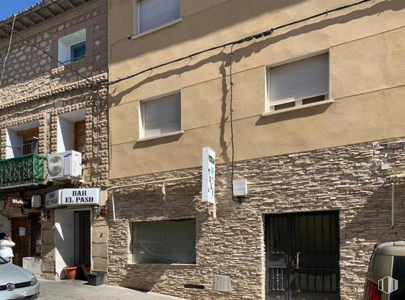 Local en venta en Calle Bernaldo Quiros, Torrelaguna, Madrid, 28180 con ventana, coche, propiedad, edificio, vehículo, puerta, barrio, pared, ladrillo y exterior del automóvil alrededor